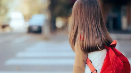 Мужчина совершал непристойные действия рядом с девочкой в Алматы (ВИДЕО)