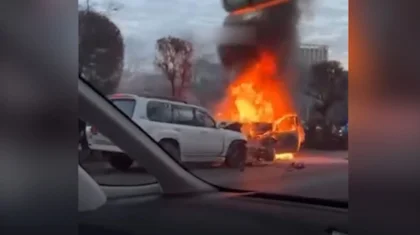 Крупное ДТП и пожар на Аль-Фараби в Алматы: столкнулись три авто (ВИДЕО)