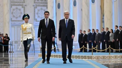 Как президента Туркменистана встретили в Акорде (ФОТО, ВИДЕО)