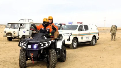 Пропавших рыбаков спасатели нашли в песках в Жетысу