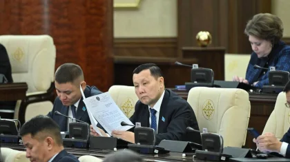 «Мы извратили Уголовный кодекс»: депутат раскритиковал поправки о защите медиков в Казахстане