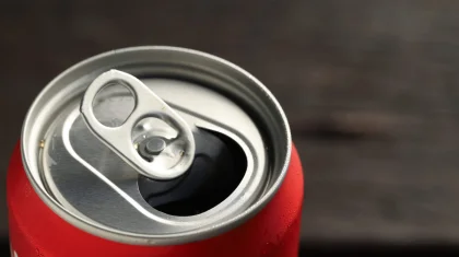 Несмотря на запрет, энергетики до сих пор продаются лицам моложе 21 года – депутаты