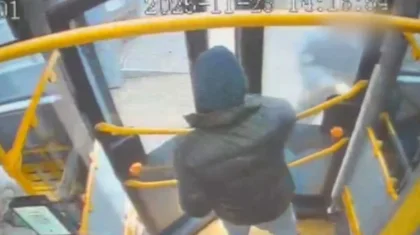 Люди начали задыхаться: юноша устроил «газовую атаку» в автобусе Астаны (ВИДЕО)