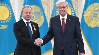 Токаев наградил Аркадия Дворковича орденом «Достық»