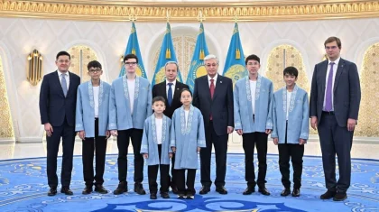 Юные шахматисты – чемпионы мира встретились с Токаевым в Акорде