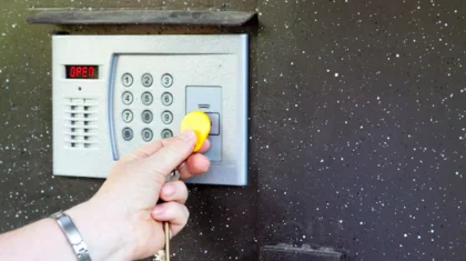 Казахстанец чуть не остался без домофона из-за долгов предыдущего владельца