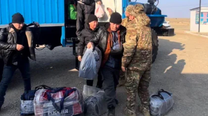 Автобус с иностранцами сломался посреди степи в Кызылординской области