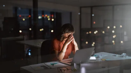 Стало известно, сколько казахстанцев работает сверхурочно