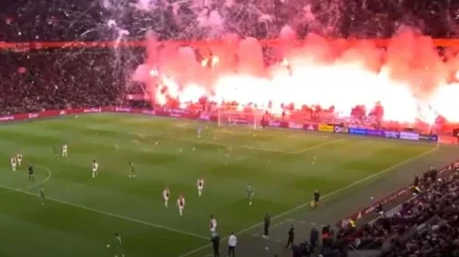 Фейерверки остановили матч «Аякса» в Амстердаме (ВИДЕО)