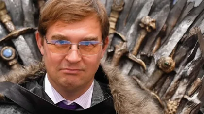 Тимур Турлов из Freedom Holding разыгрывает мерч по «Игре престолов»