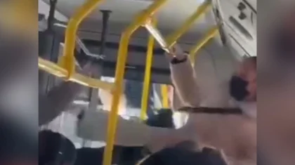 Пассажирки устроили драку с ударами ног в автобусе в Алматы (ВИДЕО)