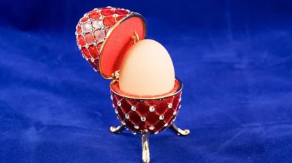 Мужчина проглотил яйцо Фаберже за 19 тысяч долларов, чтобы украсть его