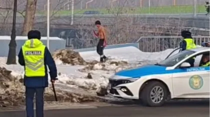 Полуголый окровавленный парень с ножом бегал по набережной в Усть-Каменогорске