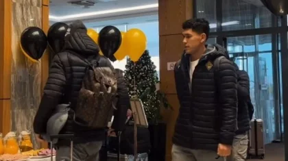 «Кайрат» прибыл в Астану: команду торжественно встретили перед матчем Лиги чемпионов (ВИДЕО)