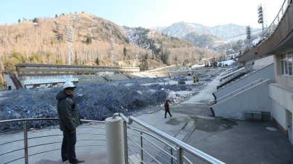 Аким Алматы ознакомился с ходом реконструкции высокогорного спортивного комплекса «Медеу»