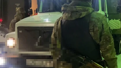 Прятал тело в гараже и сбежал в Россию: подозреваемого в убийстве доставили в Казахстан