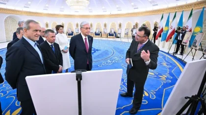 «Это очень ценный подарок»: Токаеву и Пезешкиану показали 27 древних рукописей об истории Казахстана (ФОТО)