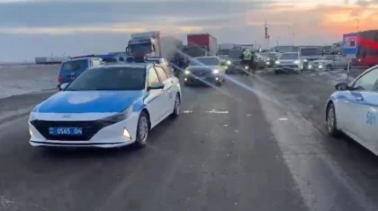 Больше 1,5 тысячи автомобилей застряли на трассах Актюбинской области (ВИДЕО)