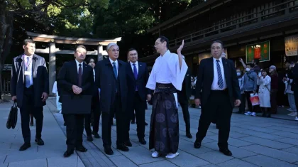 Токаев посетил синтоистский храм Мэйджи Джингу в Токио (ВИДЕО)