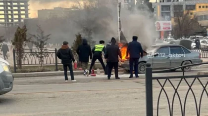 Полицейские спасли мужчину из горящего автомобиля в Актау