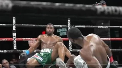 Боксеры одновременно оказались в нокдауне во время поединка (ВИДЕО)