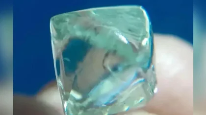 Два друга нашли редкий зеленый бриллиант стоимостью более 50 тысяч долларов в Индии