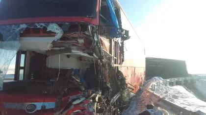 Пассажирский автобус столкнулся с КамАЗом в области Абай: погиб водитель