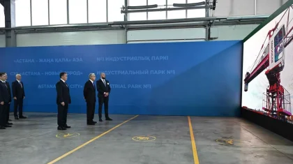 Президенту показали, как производятся башенные краны, лифты и эскалаторы в Астане (ФОТО)