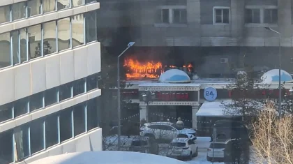 Кровля ресторана горит в Астане (ВИДЕО)