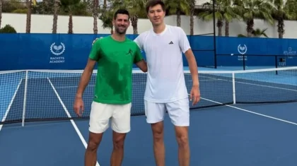 Казахстанский теннисист провел тренировку с Новаком Джоковичем (ВИДЕО)