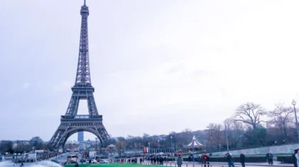 Сорок человек арестованы за запуск фейерверков возле Эйфелевой башни в Париже