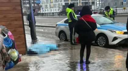 «Поскользнулся на гололеде»: мертвого мужчину нашли у остановки в Астане