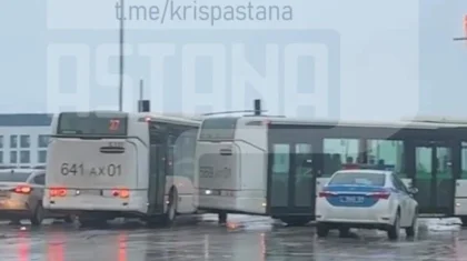 Гололед стал причиной столкновений трех автобусов в Астане (ВИДЕО)