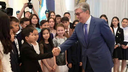 Токаев обратился к молодежи и детям: «Вы живете в эпоху огромных возможностей»