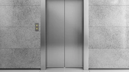 Застрявших в новогоднюю ночь в лифте людей спасли в Астане (ВИДЕО)