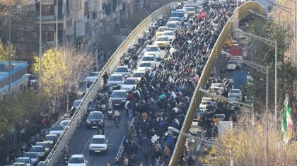 Массовые протесты в Иране: демонстранты подожгли базу «Басидж»