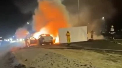 Mercedes и ГАЗель загорелись возле АЗС в Атырауской области, погибла пассажирка (ВИДЕО)