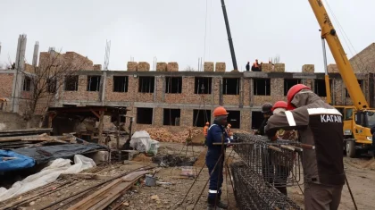 Мажилисмены ознакомились с ходом строительства нового корпуса школы в Таразе