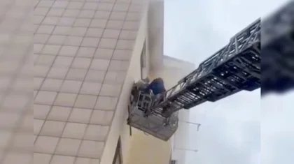 Семерых детей эвакуировали из горящей многоэтажки в Талдыкоргане (ВИДЕО)