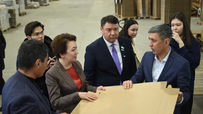 Вопросы поддержки людей труда обсудили депутаты с избирателями в Актобе