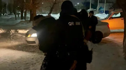 Видео задержания 18-летнего квартирного вора в Актобе появилось в сети