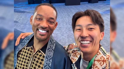 Казахстанский блогер надел чапан на Уилла Смита в Дубае (ВИДЕО)