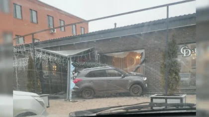 Пьяный пенсионер врезался в здание ресторана в Атырау