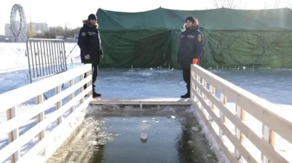 Как безопасно окунуться в ледяную воду на Крещение в Астане