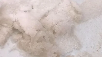 Желтый и розовый снег накрыл Усть-Каменогорск: экологи объяснили причину (ВИДЕО)