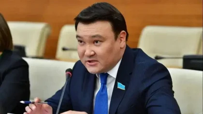 «Звание можно купить за 20-100 тысяч тенге»: депутат заявил о существующем «рынке» наград