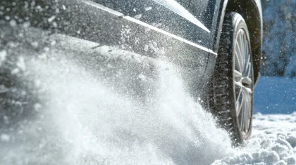 Спасатели вызволили людей из снежного заноса в Атырауской области (ВИДЕО)