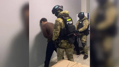 Лишилась имущества на 30 млн тенге: женщину связали и ограбили средь бела дня в Алматы (ВИДЕО)