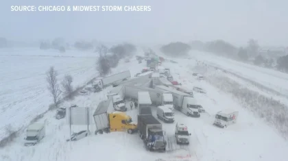 Больше 100 автомобилей столкнулись на заснеженной трассе в США (ВИДЕО)