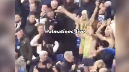 Бельгийские болельщики переоделись в костюмы «Бората» во время футбольного матча в Астане (ВИДЕО)